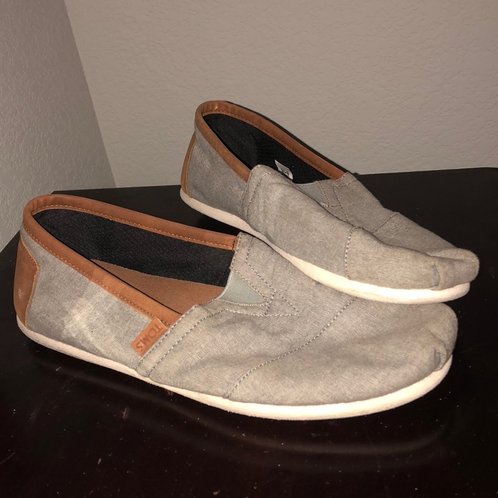 Shoes 👟 - Picture 2 of 5